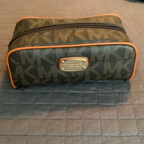 MICHAEL Michael Kors Accessories - Michael Kors logo case